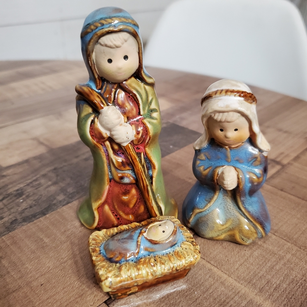 Giftco Inc. 3 piece ceramic nativity set figures Mary Joseph baby Jesus Holiday